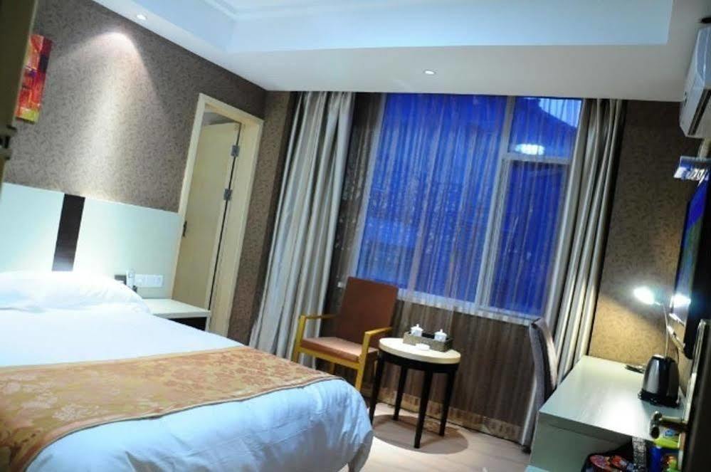 Ronghe Holiday Hotel 十堰 外观 照片