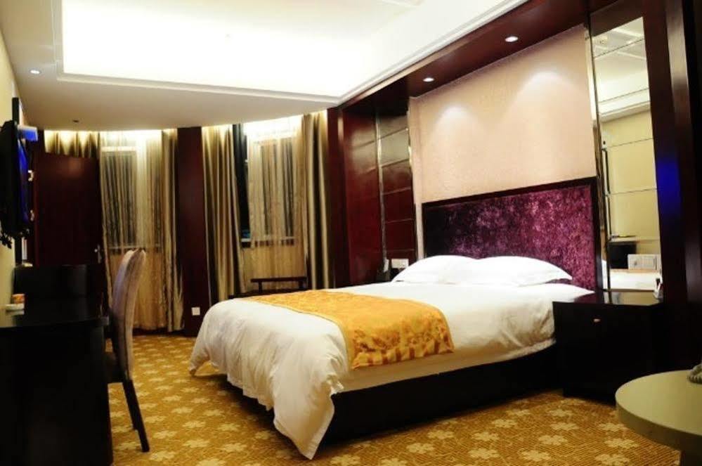 Ronghe Holiday Hotel 十堰 外观 照片